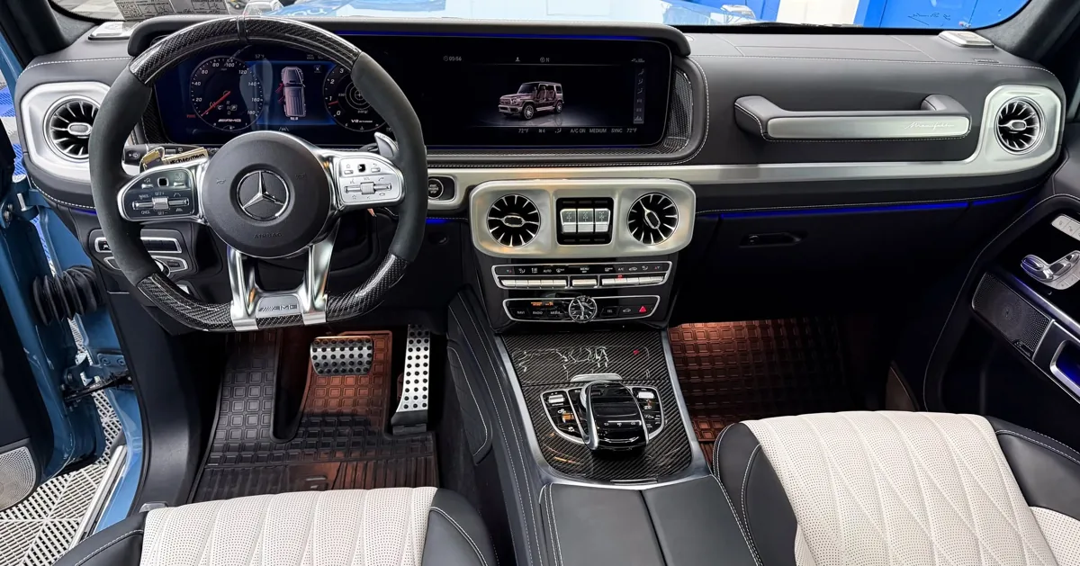Detailed Mercedes G-Wagon interior